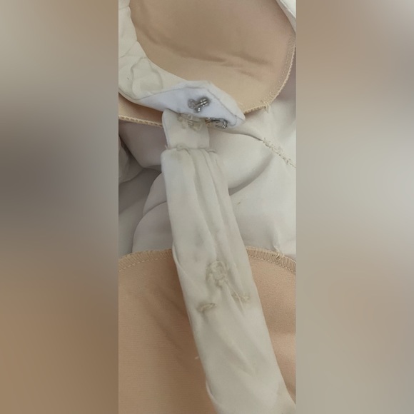 Wedding Gown size 10 - Picture 15 of 16